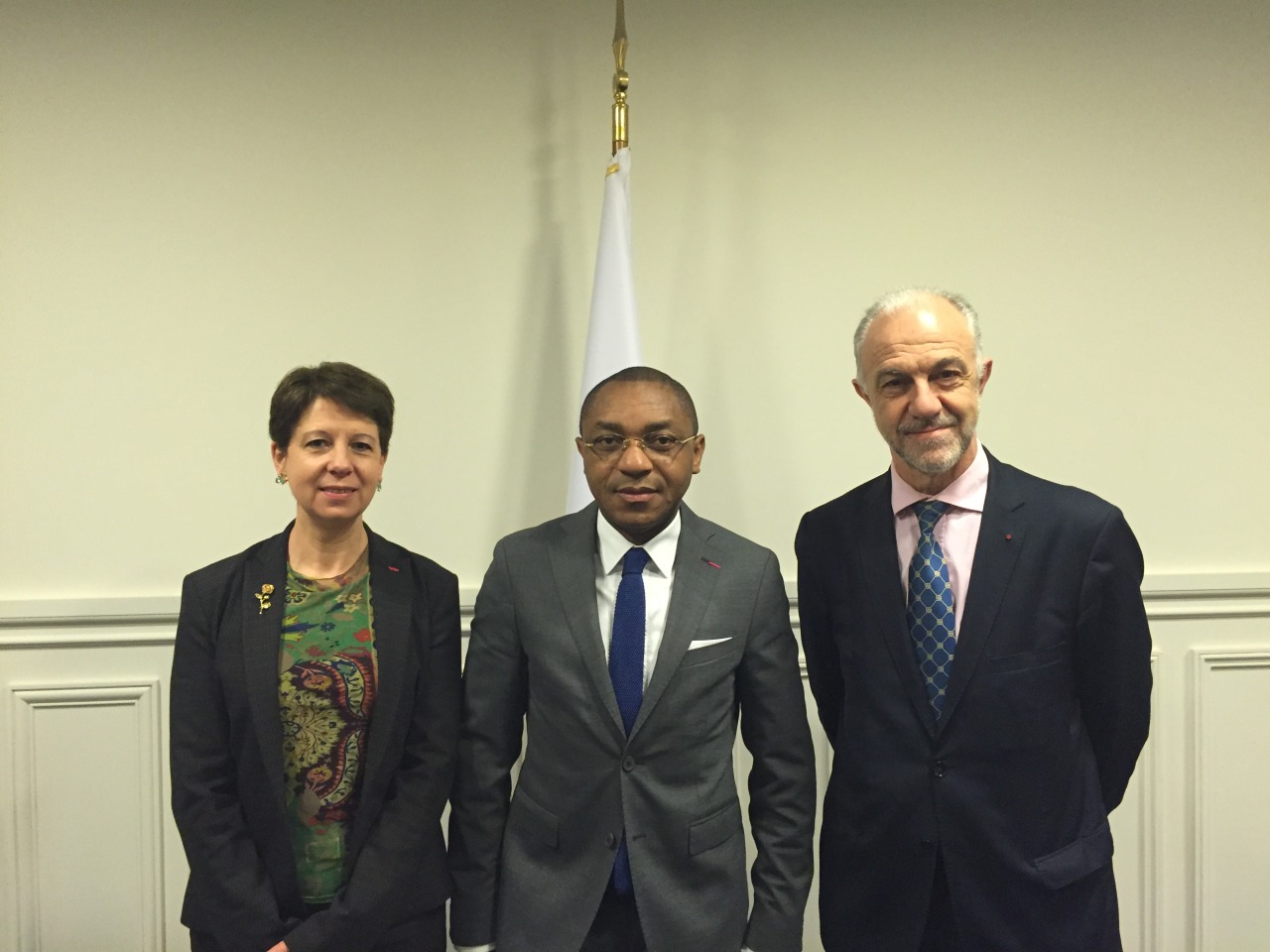 Jean-Marie Cambacérès, accompagné de Marie-Béatrice Levaux, conseillère de la section et référent du groupe thématique « pour une francophonie dynamique » avec M. Atangana Amougou, Directeur de Cabinet de la Secrétaire générale de l’Organisation...