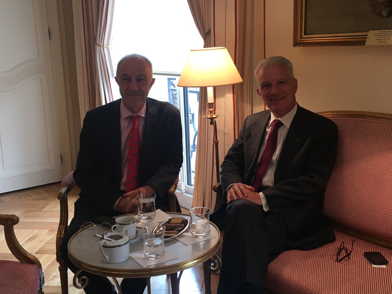 Jean-Marie Cambacérès avec Son Excellence Claude Cottalorda, ambassadeur de Monaco en France le 4 avril 2016.