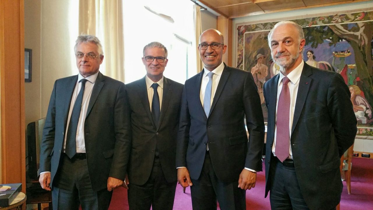 Patrick Bernasconi, président du CESE accompagné de Jean Grosset, conseiller et questeur, et de Jean-Marie Cambacérès président de la section des affaires européennes et internationales, avec Harlem Désir, Secrétaire d’État aux Affaires européennes...