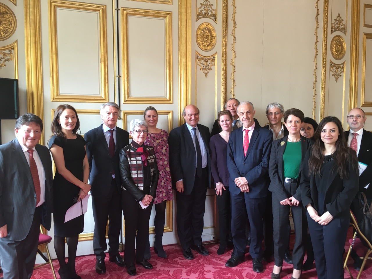 Jean-Marie Cambacérès, président de la section aei du CESE accompagné des conseillers de la section Carole Couvert, Frédéric Boccara, Béatrice Brugère, Marie-Béatrice Levaux, Philippe Brood membres du groupe géographique Asie, de son assistante...