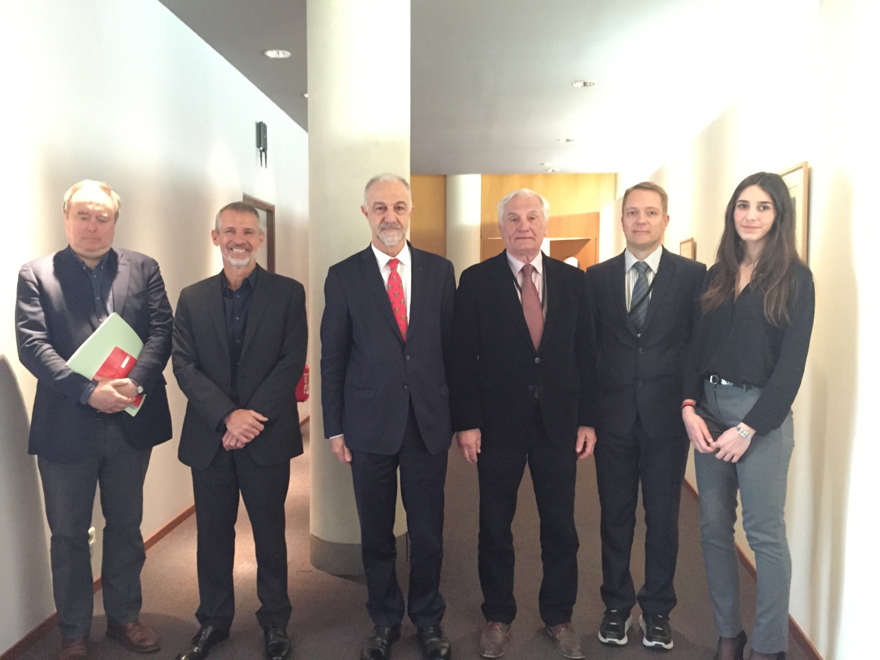 Jean-Marie Cambacérès, président de la section aei, Philippe Bon, chargé de mission veille européenne, Paul Fourier, membre de la section aei et Etel Barath, président du Comité de pilotage UE 2020 au CES Européen, le 17 mars 2016.