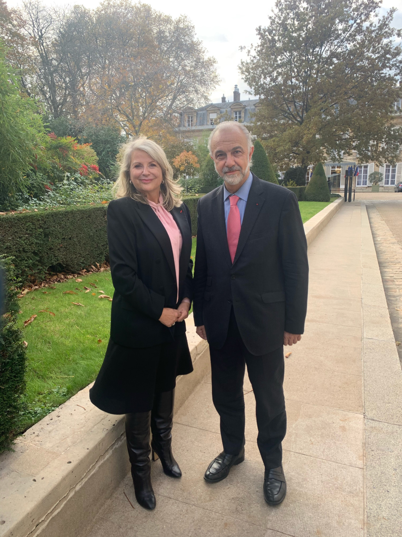 - Rendez-vous avec la Sénatrice Joëlle Garriaud-Maylam
Le 21 novembre dernier Jean-Marie Cambacérès a eu un RV au Sénat avec la sénatrice Joëlle Garriaud-Maylam, Présidente de l’association pour le rayonnement de la France et Présidente du groupe...