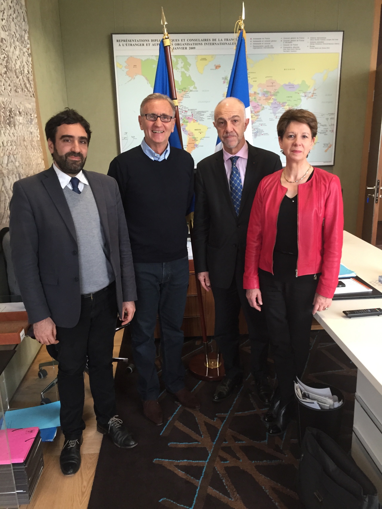 André Vallini secrétaire d’Etat auprès du MAE, chargé du Développement et de la Francophonie, avec Jean-Marie Cambacérès, Philippe Jahshan et Marie-Béatrice Levaux respectivement responsables des groupes « Nouvelles formes de coopération » et « Pour...